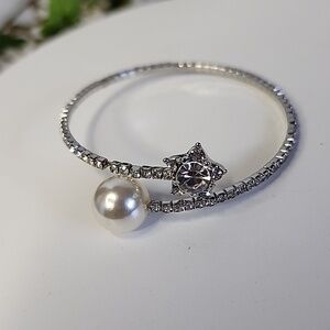 Flexible Crystal Star and Faux Pearl Bangle Bracelet